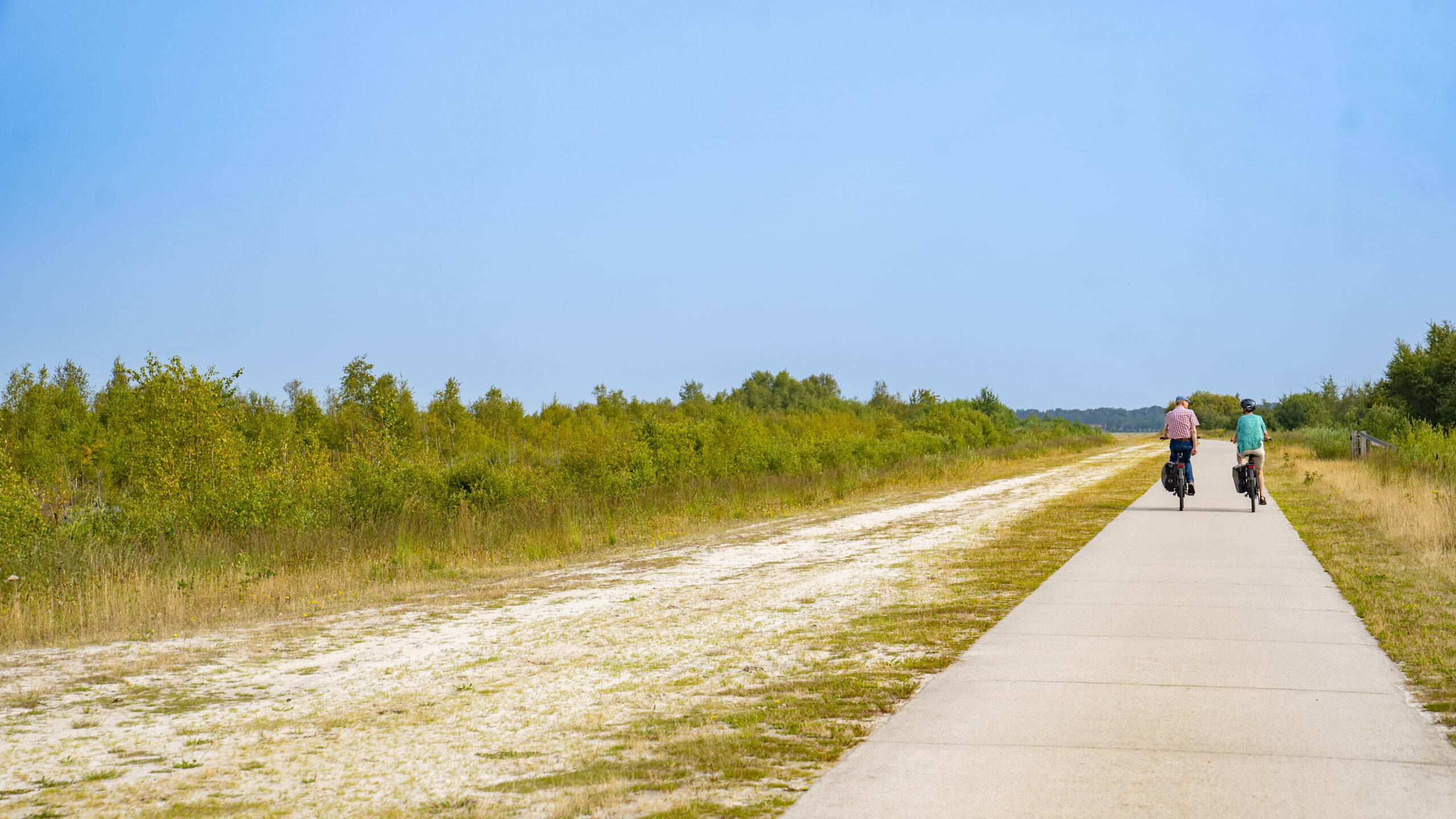 Sfeerafbeelding Fietsen en wandelen