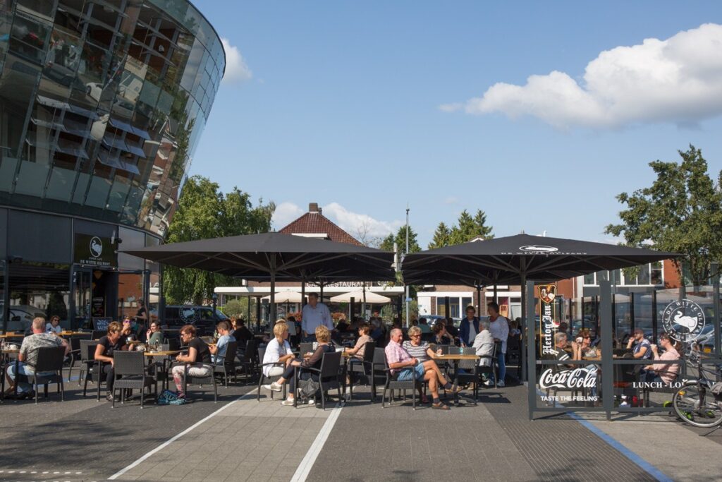 Voorzijde van Grand Café de Witte Olifant