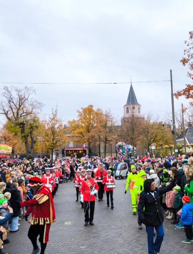 Sfeerbeeld Sinterklaasintocht Emmen Centrum