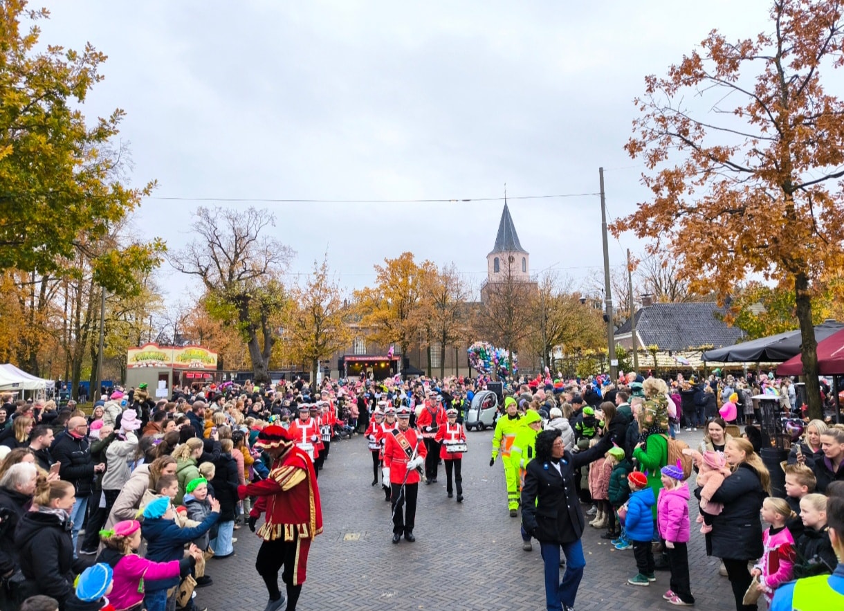Sfeerbeeld Sinterklaasintocht Emmen Centrum